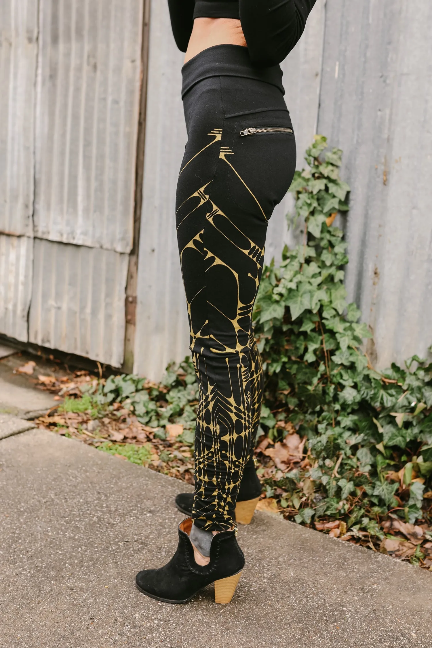 Arrow Leggings - Black/Gold