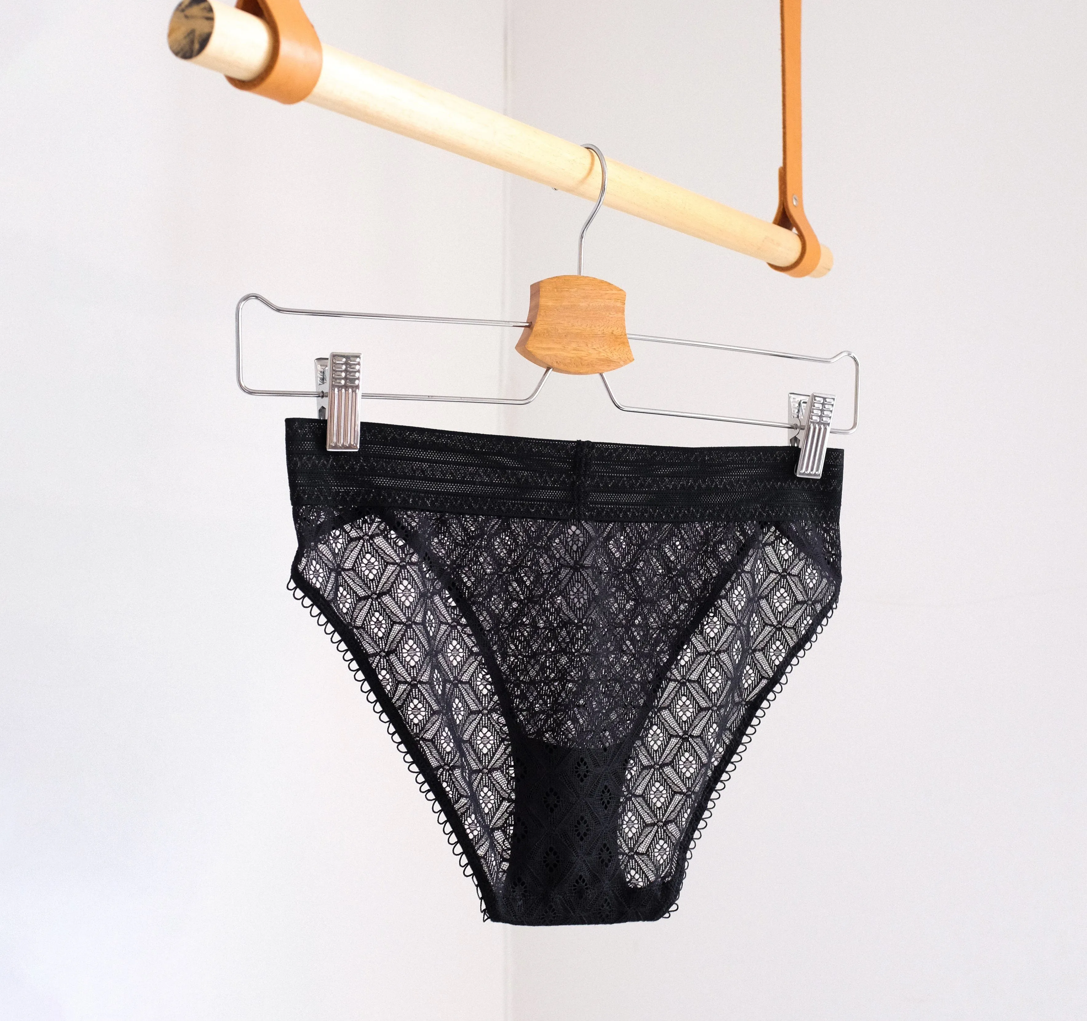 Geometric lace brief [Black]